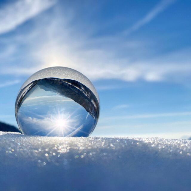 Kristallipallo jäällä
